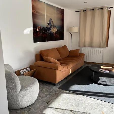 Huxa Apartment